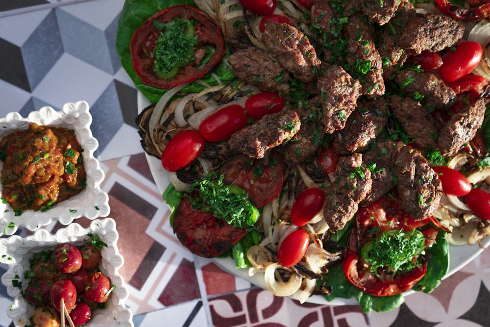 Brochettes de kefta et légumes grillés